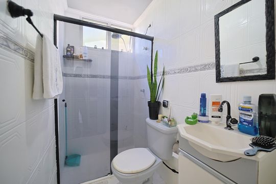 Banheiro de apartamento à venda com 2 quartos, 56m² em Vila Silvia, São Paulo