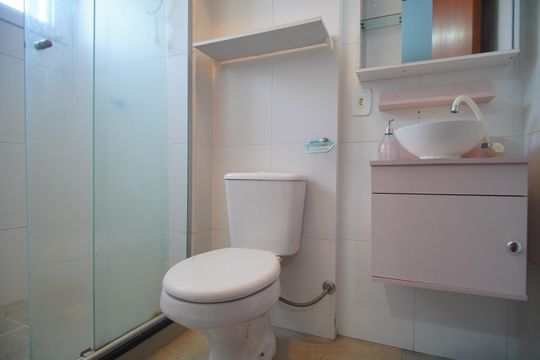 Banheiro de apartamento para alugar com 1 quarto, 27m² em Pátria Nova, Novo Hamburgo