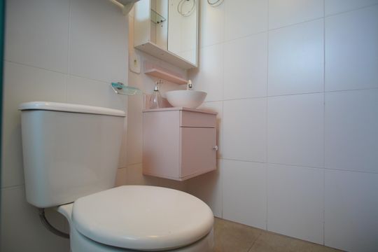 Banheiro de apartamento para alugar com 1 quarto, 27m² em Pátria Nova, Novo Hamburgo