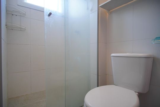 Banheiro de apartamento para alugar com 1 quarto, 27m² em Pátria Nova, Novo Hamburgo