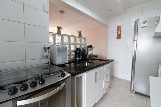 Cozinha de apartamento para alugar com 3 quartos, 68m² em Jardim Jaqueline, São Paulo