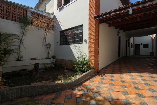 Garagem de casa para alugar com 3 quartos, 160m² em Vila Sonia, São Paulo