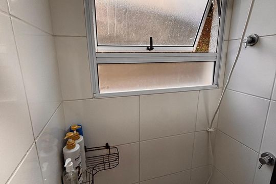 Banheiro  de apartamento à venda com 2 quartos, 51m² em Chácara Estela, Barueri
