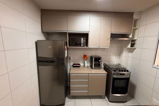 Cozinha de apartamento à venda com 2 quartos, 51m² em Chácara Estela, Barueri