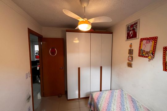 Quarto de apartamento à venda com 2 quartos, 51m² em Chácara Estela, Barueri