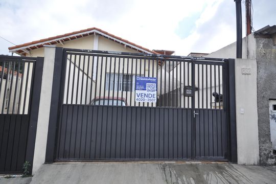 Fachada de casa à venda com 2 quartos, 125m² em Vila Dona Augusta, São Paulo