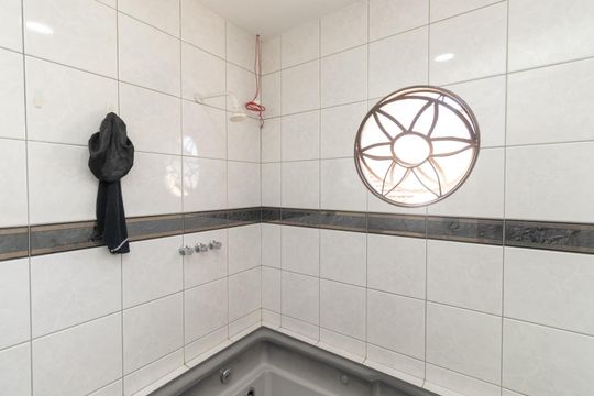 Banheiro da Suíte de casa à venda com 3 quartos, 149m² em Vila Nova Utinga, São Paulo