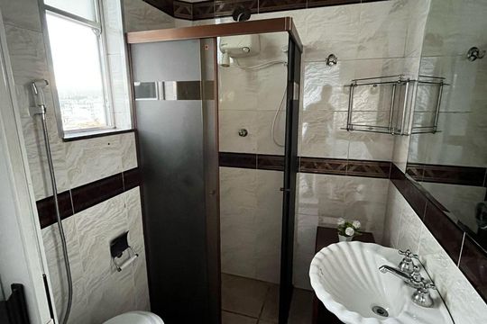 Banheiro de apartamento à venda com 1 quarto, 42m² em Urca, Rio de Janeiro