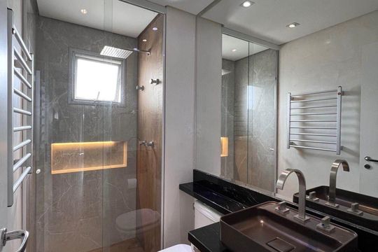 Banheiro de apartamento à venda com 3 quartos, 212m² em Alphaville Industrial, Barueri