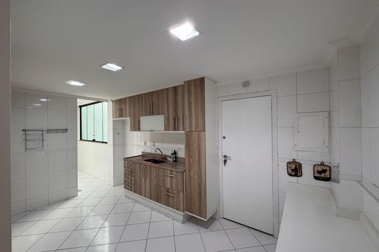 Cozinha e Área de Serviço de apartamento para alugar com 3 quartos, 190m² em Recreio dos Bandeirantes, Rio de Janeiro