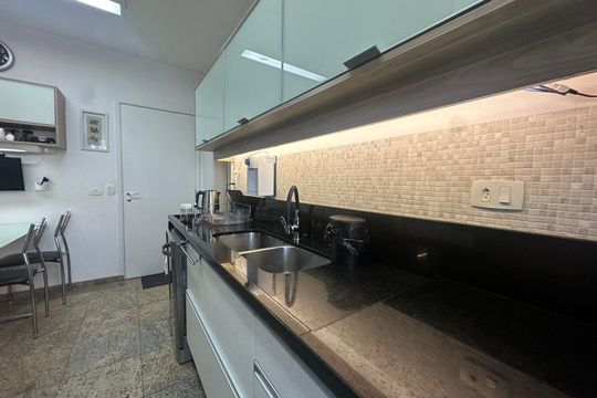 Cozinha de apartamento à venda com 3 quartos, 153m² em Campo Belo, São Paulo