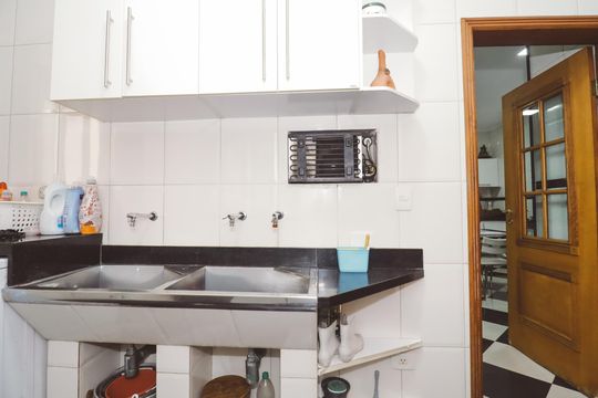 Área de Serviço de casa à venda com 4 quartos, 430m² em Conjunto Residencial Santa Terezinha, São Paulo