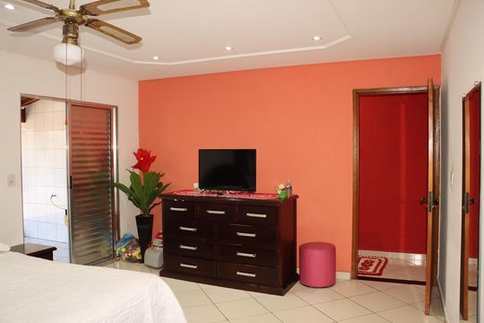 Casa à venda com 3 quartos, 240m² em Vila Primavera, São Paulo