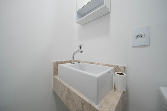 Lavabo de apartamento para alugar com 3 quartos, 110m² em Vila Guilhermina, São Paulo