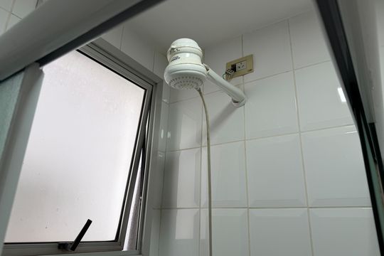 Banheiro de apartamento para alugar com 1 quarto, 47m² em Encruzilhada, Santos