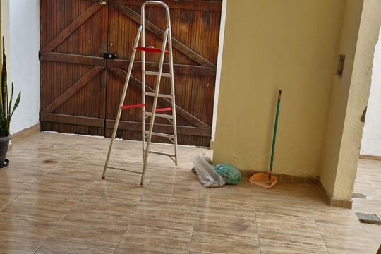 Área externa de casa para alugar com 2 quartos, 90m² em Rocha Sobrinho, Belford Roxo