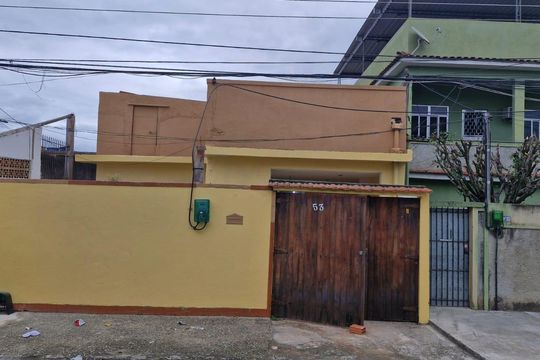 Fachada de casa para alugar com 2 quartos, 90m² em Rocha Sobrinho, Belford Roxo