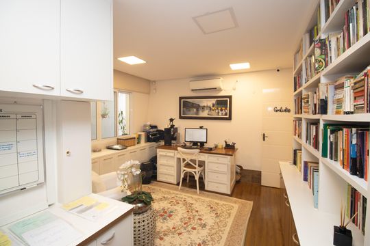 Escritório de casa à venda com 3 quartos, 540m² em Horto Florestal, São Paulo