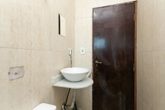 Banheiro  de casa à venda com 2 quartos, 80m² em Vila Helena, São Paulo