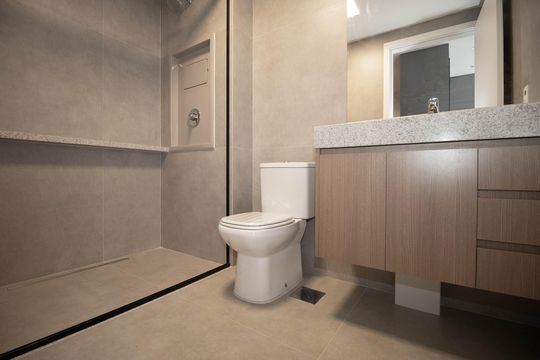 Banheiro  de kitnet/studio para alugar com 1 quarto, 34m² em Noroeste, Brasília