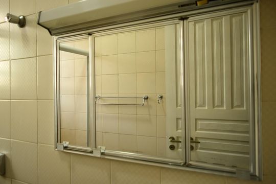 Banheiro de kitnet/studio para alugar com 1 quarto, 39m² em Pinheiros, São Paulo