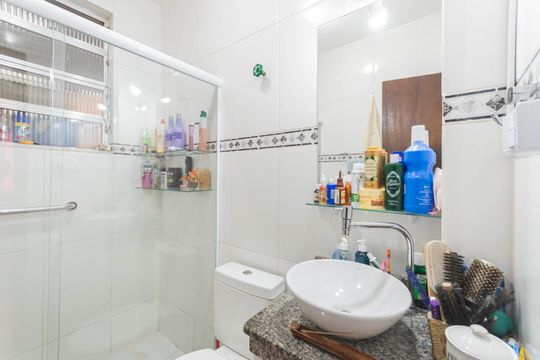 Banheiro de apartamento à venda com 2 quartos, 55m² em São Francisco Xavier, Rio de Janeiro