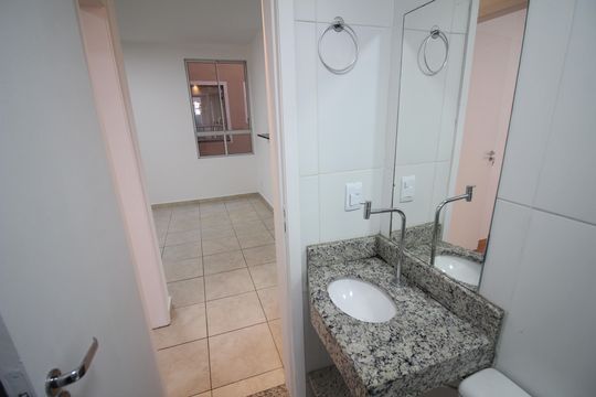 Banheiro de apartamento para alugar com 2 quartos, 45m² em Camargos, Belo Horizonte