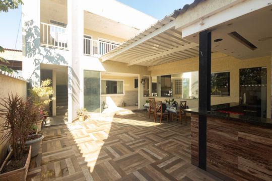 Varanda de casa à venda com 5 quartos, 350m² em Campo Grande, Rio de Janeiro