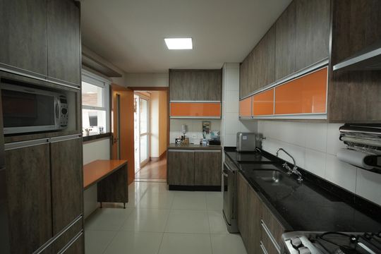 Cozinha de apartamento à venda com 3 quartos, 127m² em Vila Scarpelli, Santo André