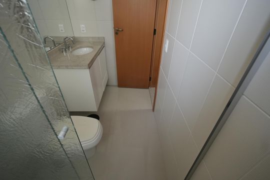 Banheiro da Suíte 2 de apartamento à venda com 3 quartos, 127m² em Vila Scarpelli, Santo André