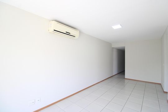 Sala de apartamento para alugar com 3 quartos, 97m² em Barra Olímpica, Rio de Janeiro
