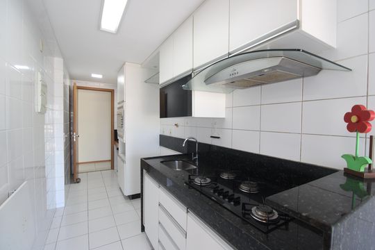Cozinha de apartamento para alugar com 3 quartos, 97m² em Barra Olímpica, Rio de Janeiro
