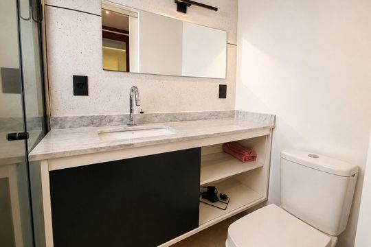 Banheiro de kitnet/studio para alugar com 1 quarto, 28m² em Consolação, São Paulo
