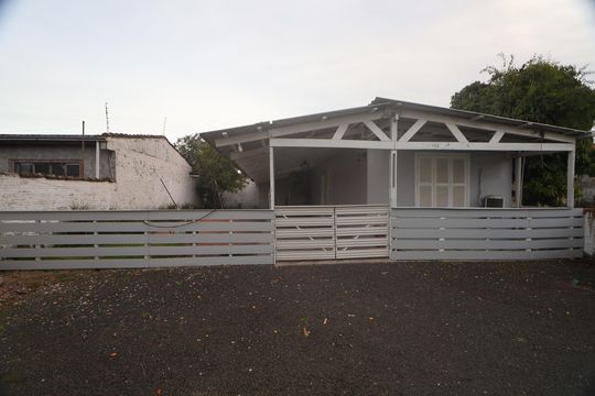 Fachada de casa para alugar com 2 quartos, 60m² em Niterói, Canoas