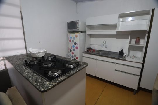 Cozinha - Armários de casa para alugar com 2 quartos, 60m² em Niterói, Canoas