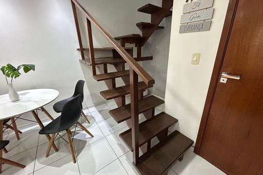 Escada de casa para alugar com 3 quartos, 120m² em Osvaldo Cruz, Rio de Janeiro