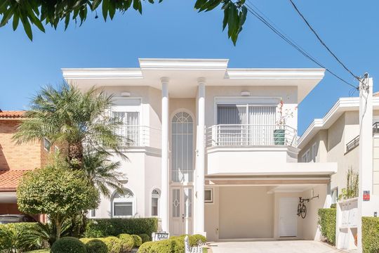 Fachada de casa à venda com 5 quartos, 390m² em Residencial Tres (Alphaville), Santana de Parnaíba