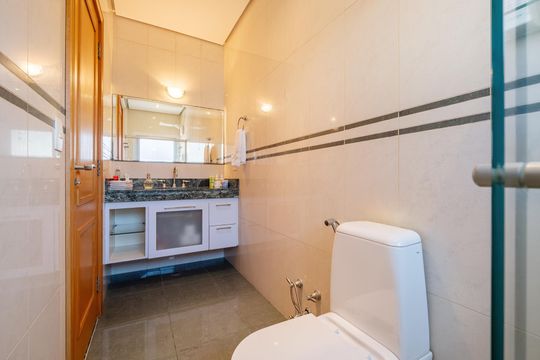 Banheiro de casa à venda com 5 quartos, 390m² em Residencial Tres (Alphaville), Santana de Parnaíba