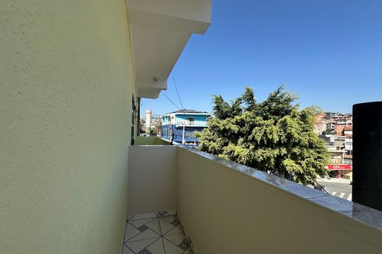 Varanda de casa à venda com 5 quartos, 220m² em Vale do Sol, Barueri