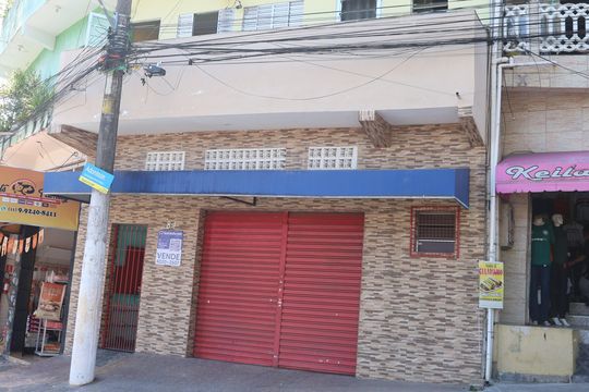 Fachada de casa à venda com 5 quartos, 220m² em Vale do Sol, Barueri