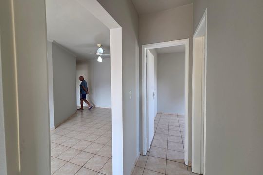 Corredor de apartamento para alugar com 2 quartos, 82m² em Guilhermina, Praia Grande