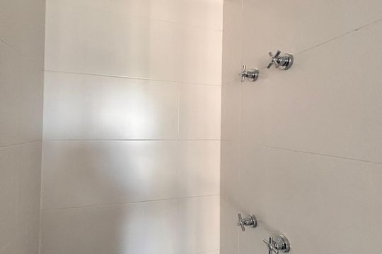 Banheiro de kitnet/studio à venda com 1 quarto, 18m² em Indianópolis, São Paulo