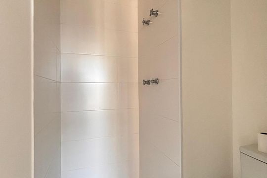 Banheiro de kitnet/studio à venda com 1 quarto, 18m² em Indianópolis, São Paulo