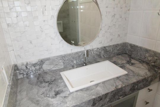 Banheiro da Suíte de apartamento para alugar com 2 quartos, 74m² em Parque Residencial Aquarius, São José dos Campos