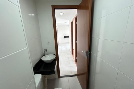 Banheiro de apartamento para alugar com 2 quartos, 42m² em Del Castilho, Rio de Janeiro
