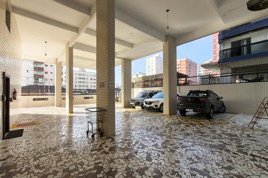 Garagem de apartamento para alugar com 2 quartos, 84m² em Vila Tupi, Praia Grande