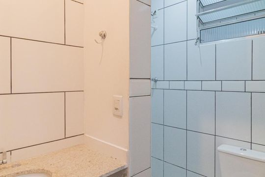 Banheiro de casa para alugar com 1 quarto, 60m² em Vila Silviania, Carapicuíba