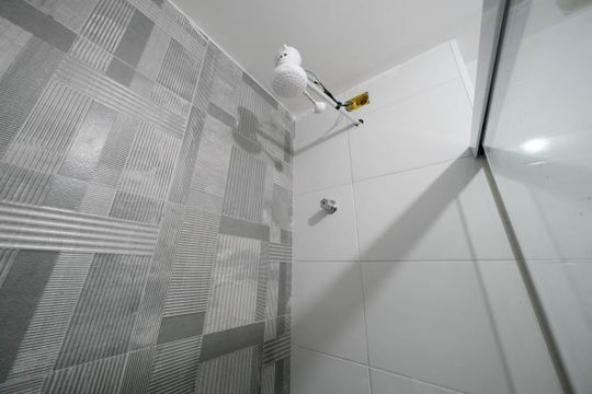 Banheiro de apartamento à venda com 1 quarto, 45m² em Vila Dalila, São Paulo