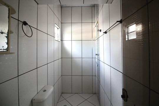 Banheiro da suíte 1 de casa para alugar com 2 quartos, 55m² em Parque Boturussu, São Paulo