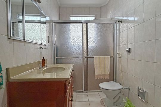 Banheiro de casa para alugar com 2 quartos, 150m² em Embaré, Santos